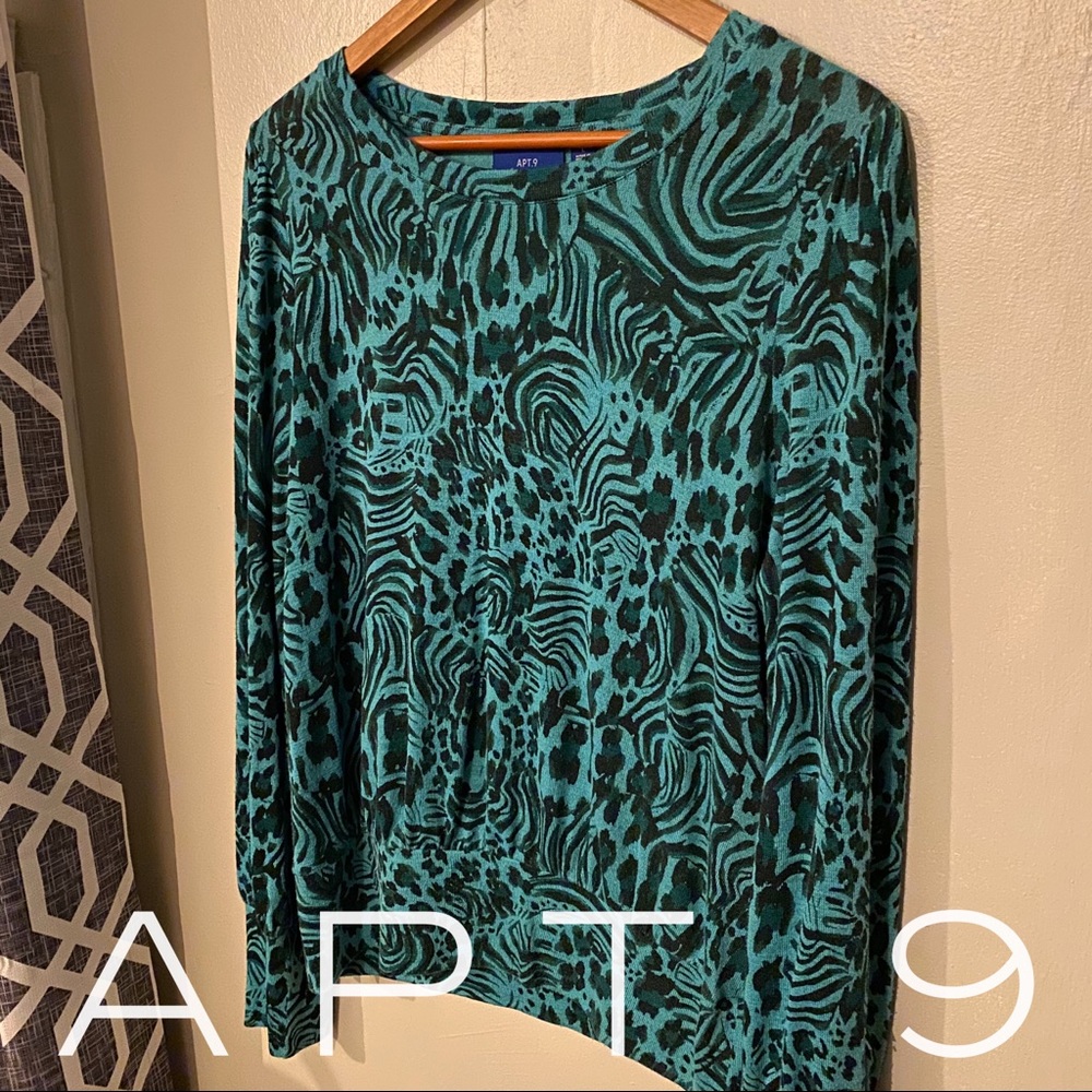 APT 9 Lightweight sweater/shirt